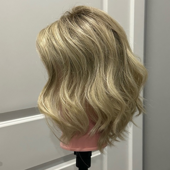 Belle Tress Amaretto Wig In Tres Leches Blonde! Beautiful Wavy Short Wig - Picture 3 of 8